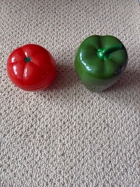 Hutzler Plastic Tomato and Bell Pepper Storage Set - Red & Green